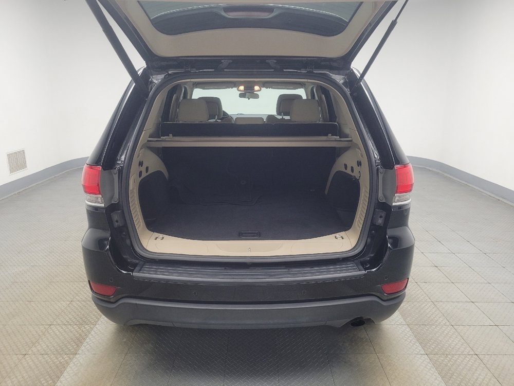 Used 2019 Jeep Grand Cherokee Laredo w/ Security & Convenience Group image 29