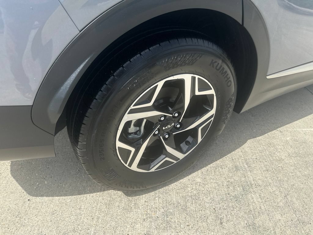 Used 2025 Kia Sportage LX FWD image 39