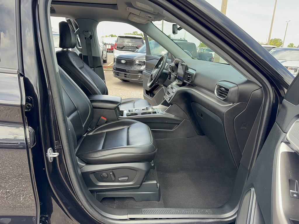 Certified 2023 Ford Explorer XLT w/ Equipment Group 202A AWD/4WD image 15