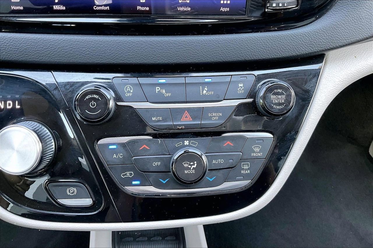 Certified 2023 Chrysler Pacifica Touring-L FWD image 18