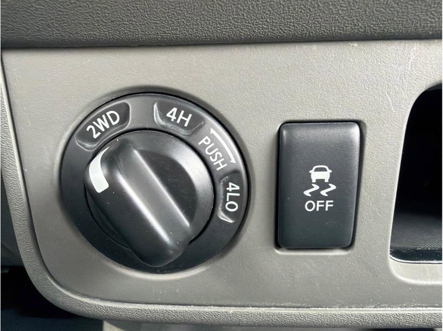 Used 2013 Nissan Frontier SV AWD/4WD image 23