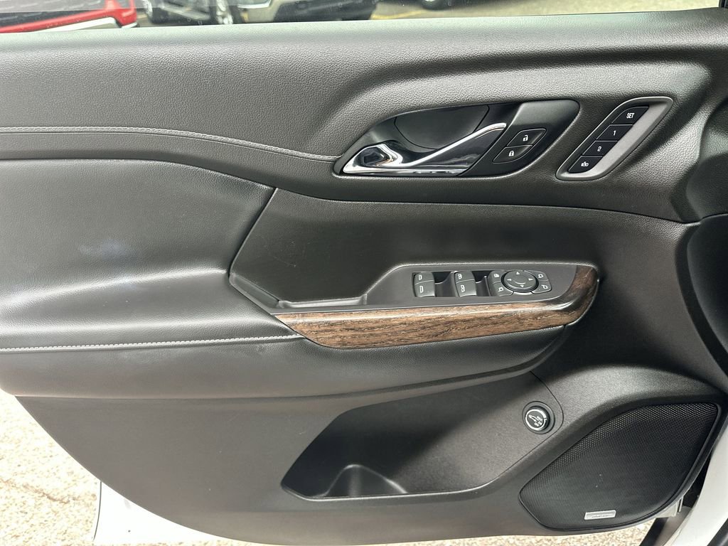 Used 2022 GMC Acadia Denali w/ Denali Technology Package image 31