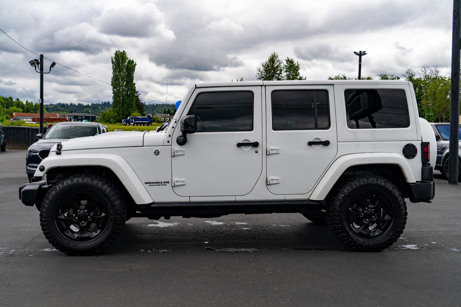 Used 2015 Jeep Wrangler Unlimited Sahara w/ Max Tow Package AWD/4WD image 12
