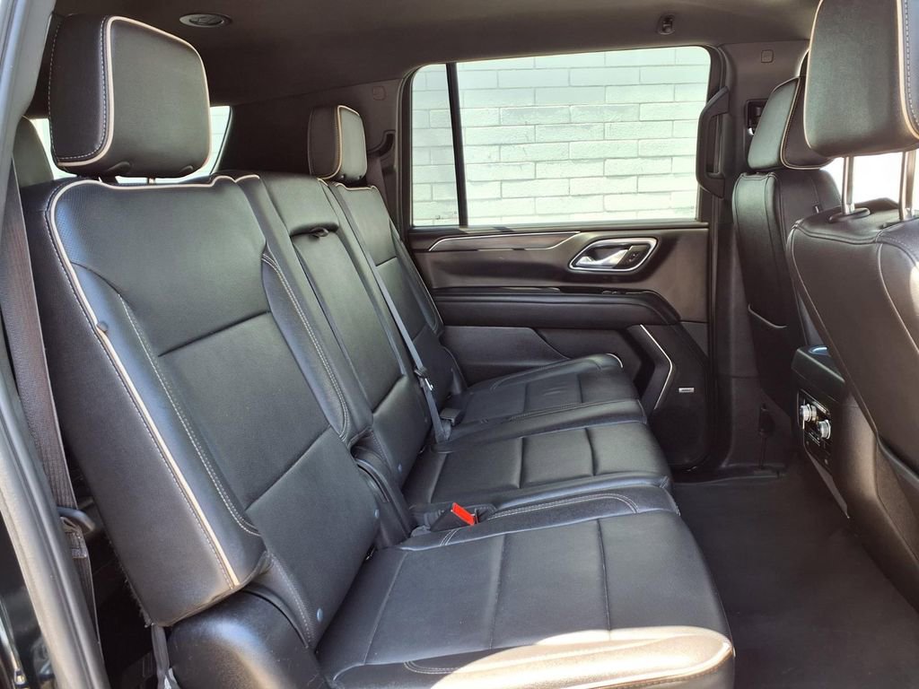 Used 2024 GMC Yukon XL SLT AWD/4WD image 9
