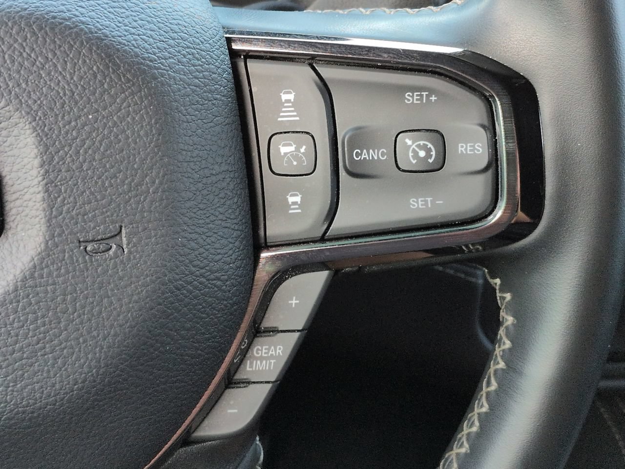 Used 2025 RAM 3500 Limited AWD/4WD image 28