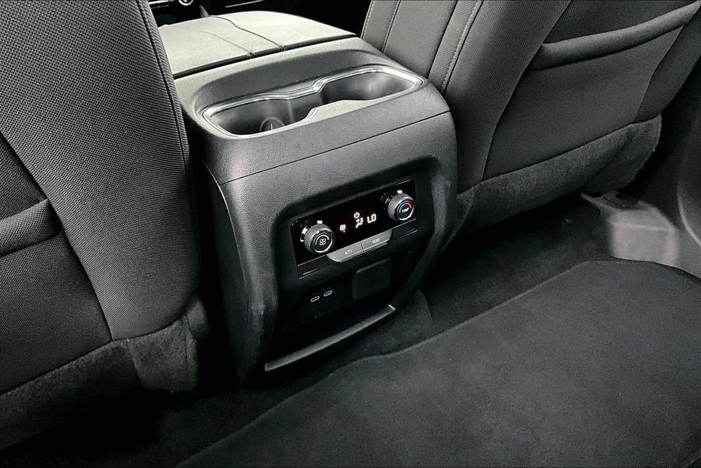 Used 2024 Chevrolet Traverse LT FWD image 29