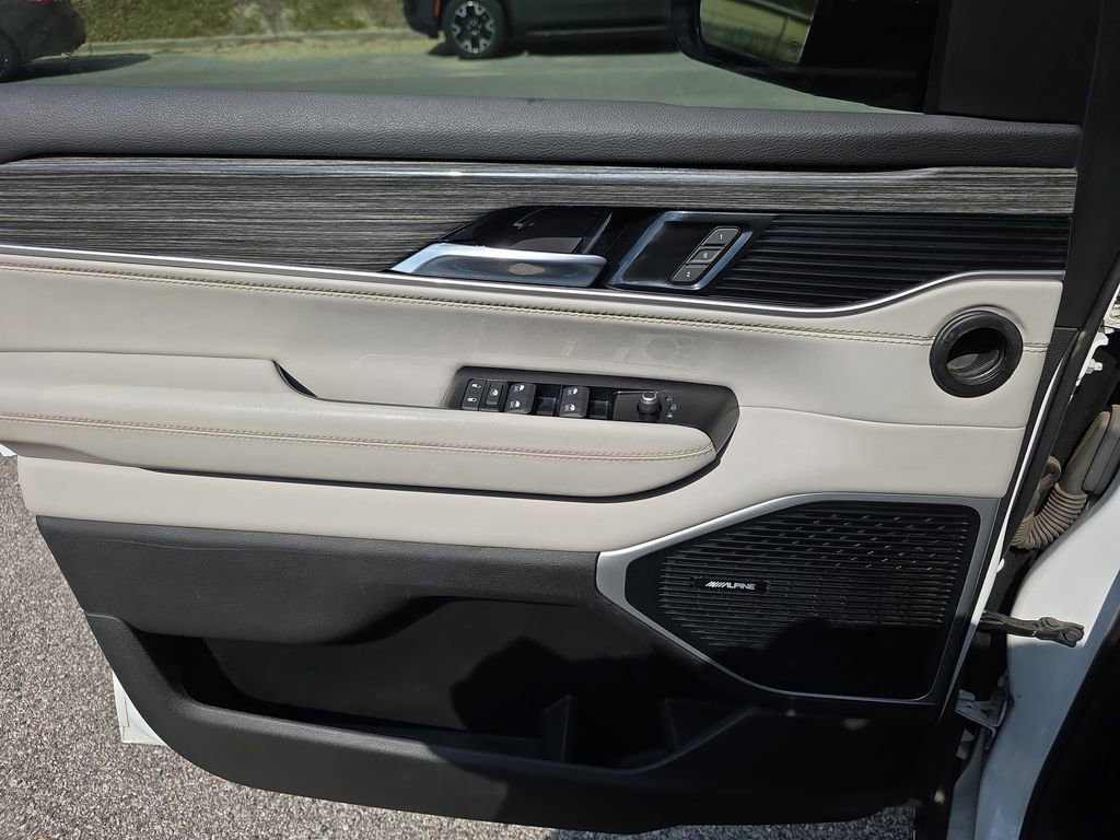 Used 2022 Jeep Wagoneer Series III w/ Flexible Seating Group image 18