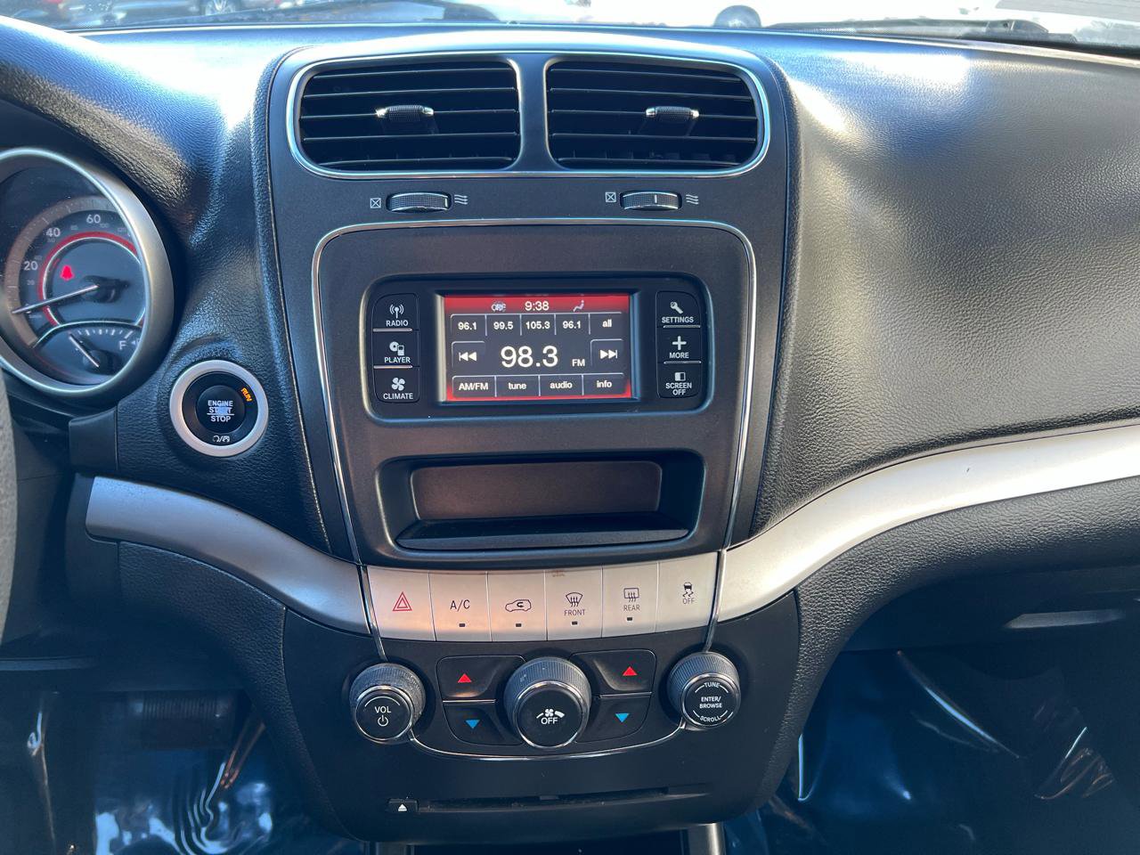 Used 2018 Dodge Journey SE image 19