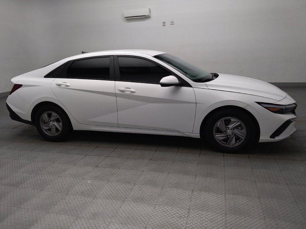 Used 2024 Hyundai Elantra SE FWD image 11