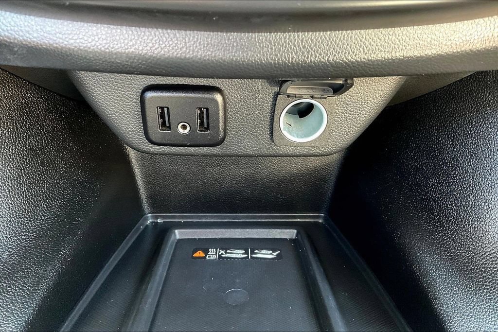 Used 2023 Chevrolet Traverse LT FWD image 19