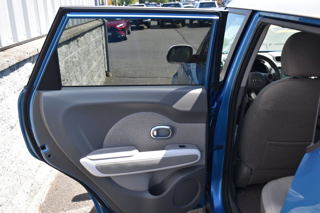Used 2017 Kia Soul EV FWD image 19