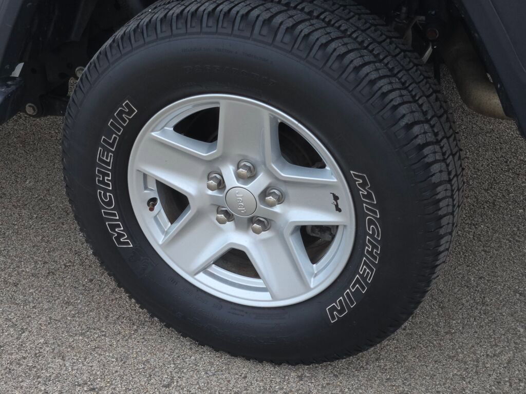 Used 2020 Jeep Gladiator Sport w/ Quick Order Package 24S image 15