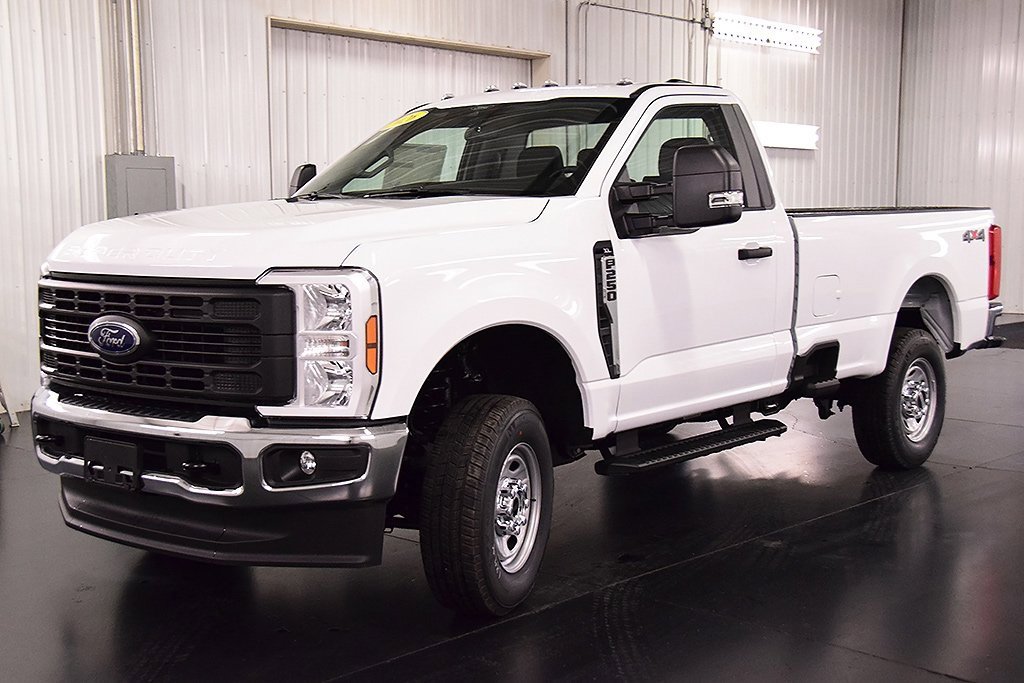 New 2026 Ford F250 XL w/ XL Chrome Package image 3