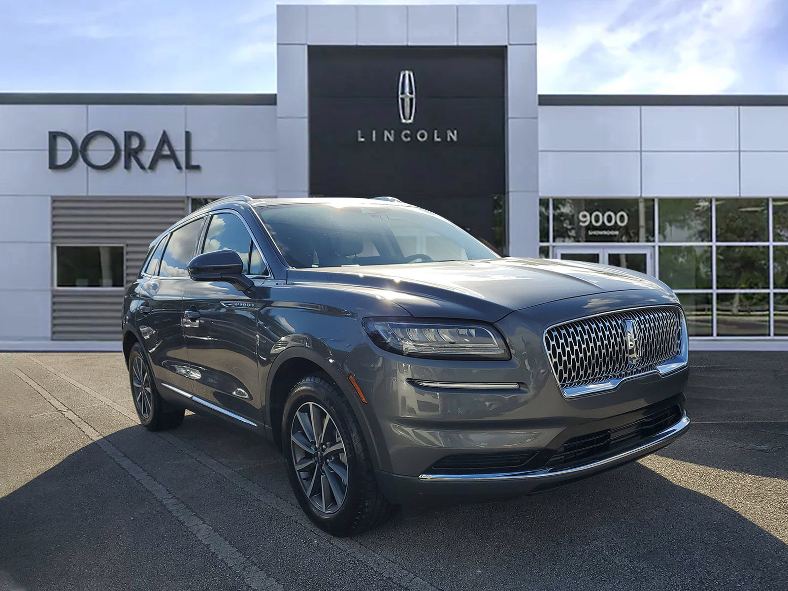 Certified 2022 Lincoln Nautilus FWD image 1