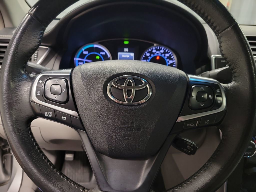 Used 2017 Toyota Camry XLE w/ Moonroof Package FWD image 18