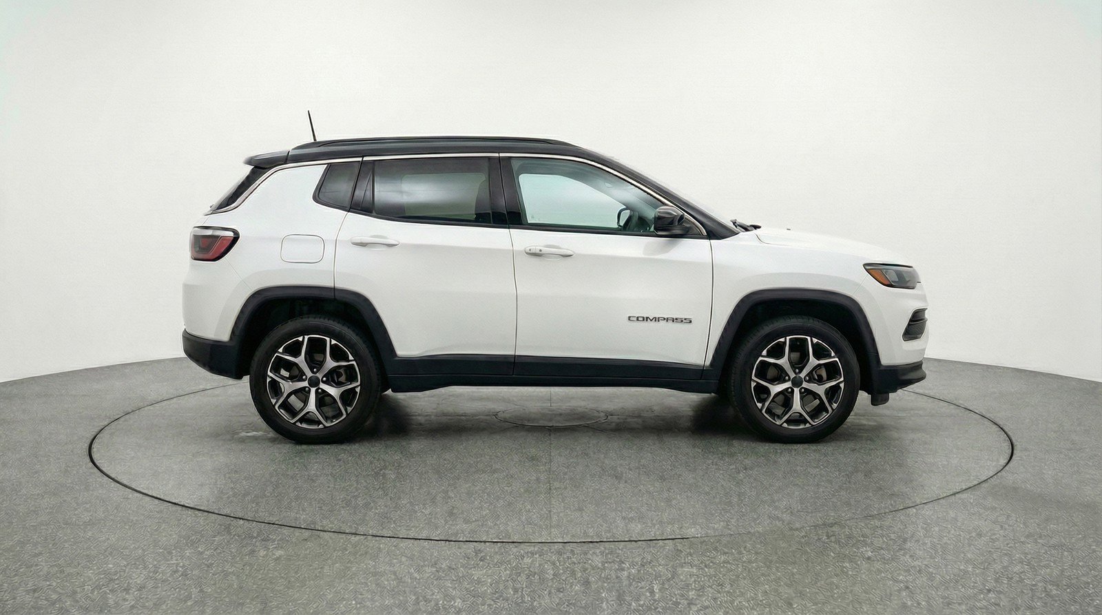 Used 2025 Jeep Compass Limited image 11