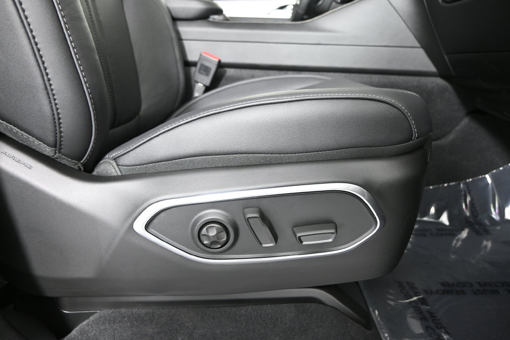 New 2026 Jeep Grand Wagoneer L Limited AWD/4WD image 14