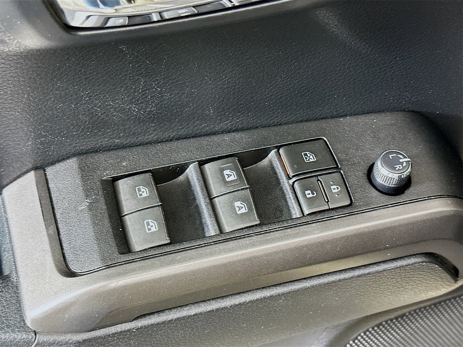 Used 2018 Toyota Tacoma TRD Sport w/ Technology Package image 18