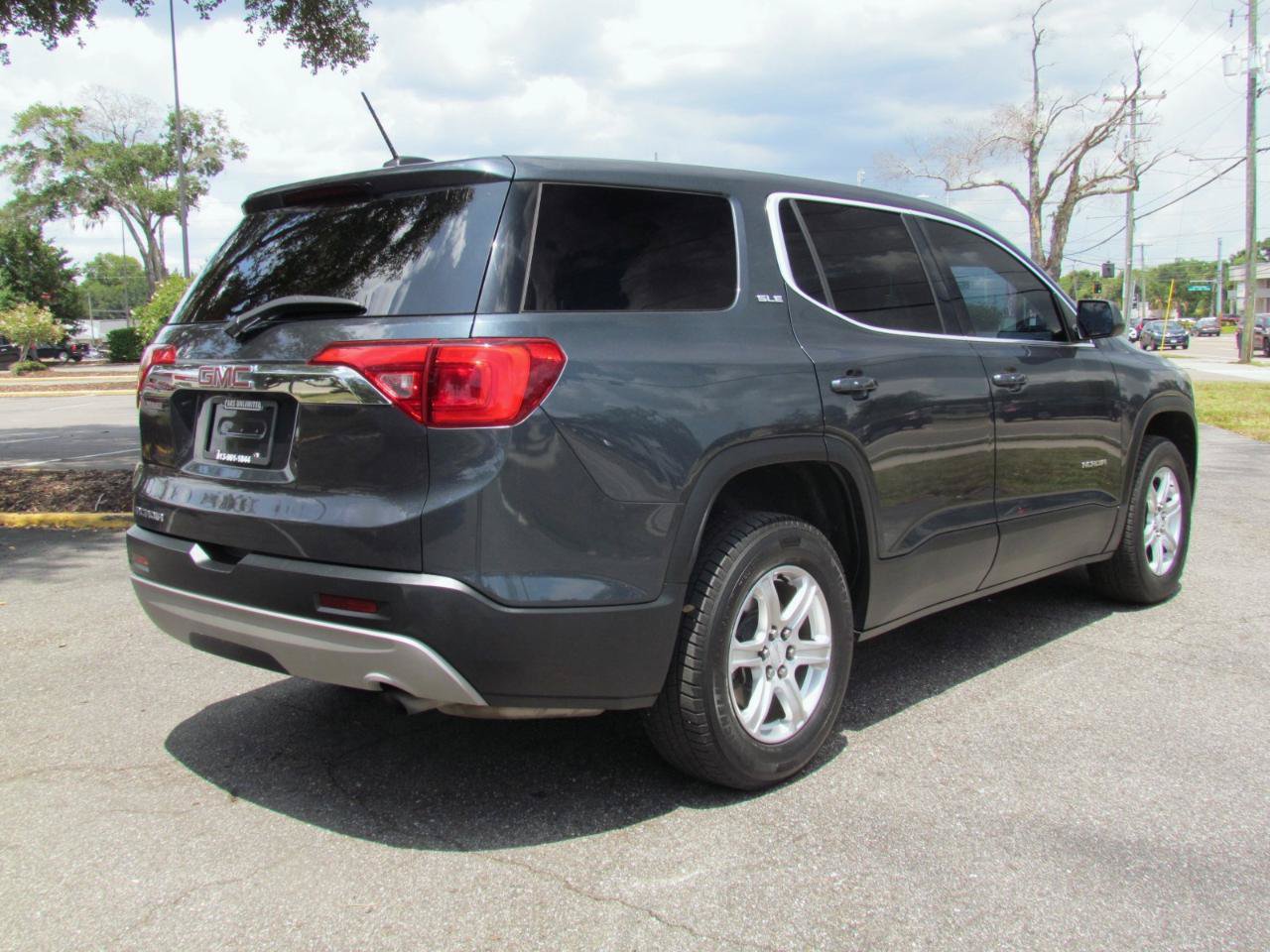 Used 2019 GMC Acadia SLE FWD image 10