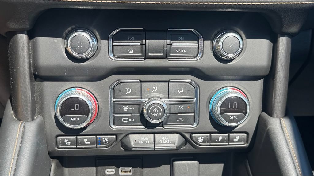 Used 2024 GMC Yukon XL AT4 w/ Technology Package AWD/4WD image 30