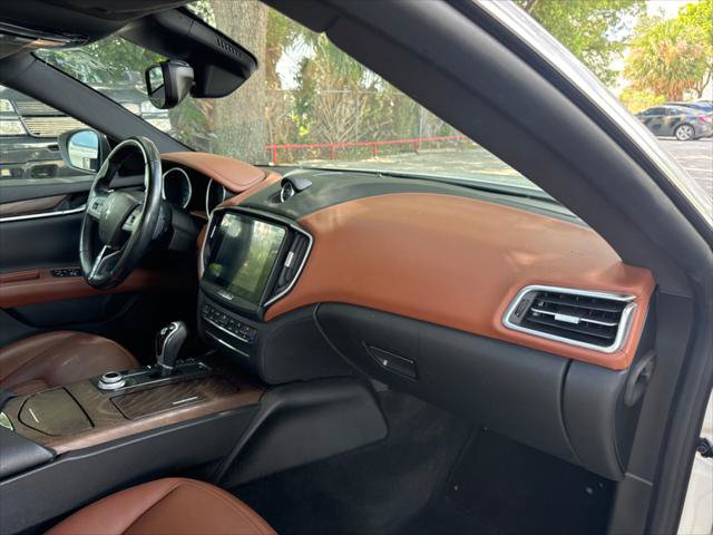 Used 2018 Maserati Ghibli S Q4 AWD/4WD image 18