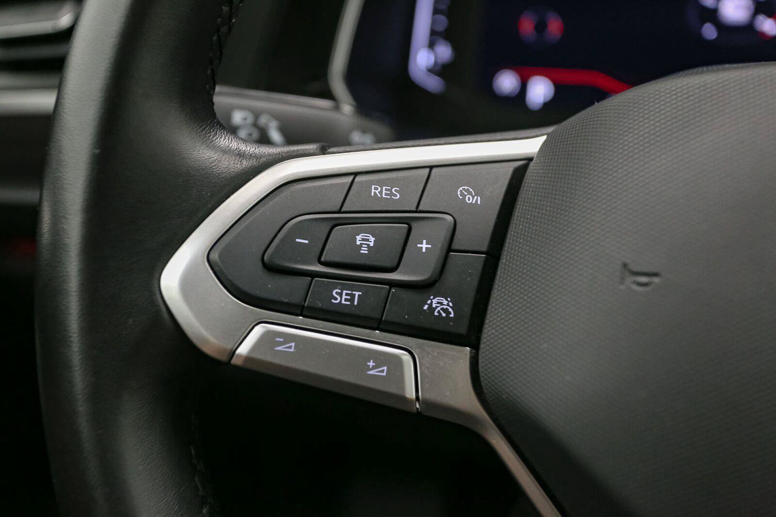 Certified 2023 Volkswagen Jetta SEL FWD image 39