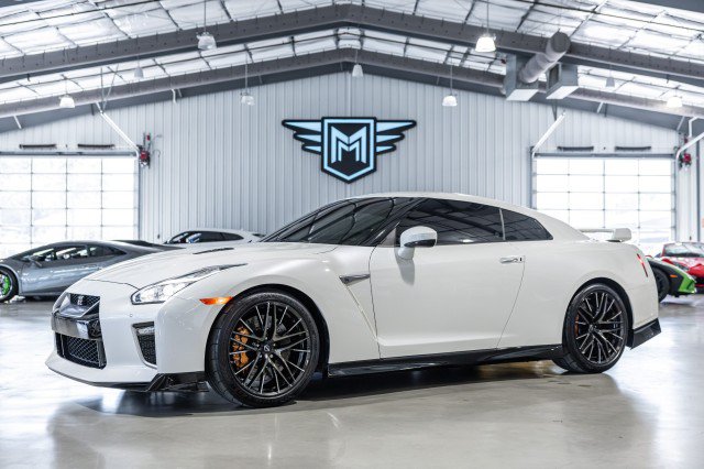 Used 2023 Nissan GT-R Premium w/ Premium Interior Package AWD/4WD video 1