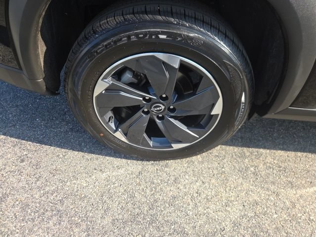 Used 2026 Nissan Rogue SV AWD/4WD image 12