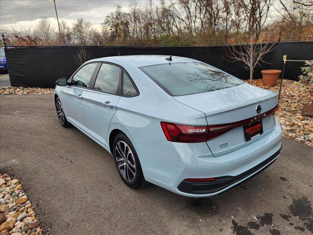 Certified 2025 Volkswagen Jetta Sport image 3