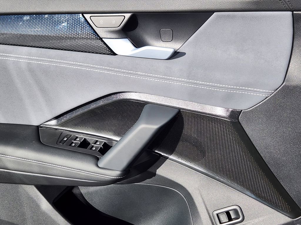 New 2026 Volkswagen Tiguan SE image 12