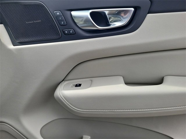 Used 2025 Volvo XC60 B5 Ultra w/ Protection Package Premier image 18