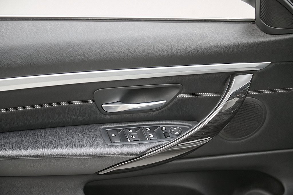 Used 2018 BMW 430i xDrive Convertible image 11