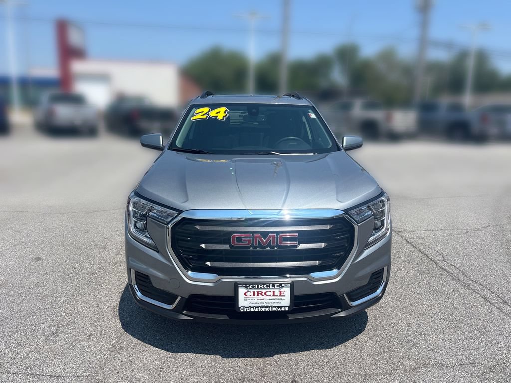 Used 2024 GMC Terrain SLE w/ Driver Convenience Package FWD image 12