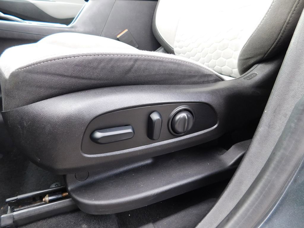 Used 2018 Chevrolet Equinox LT image 16