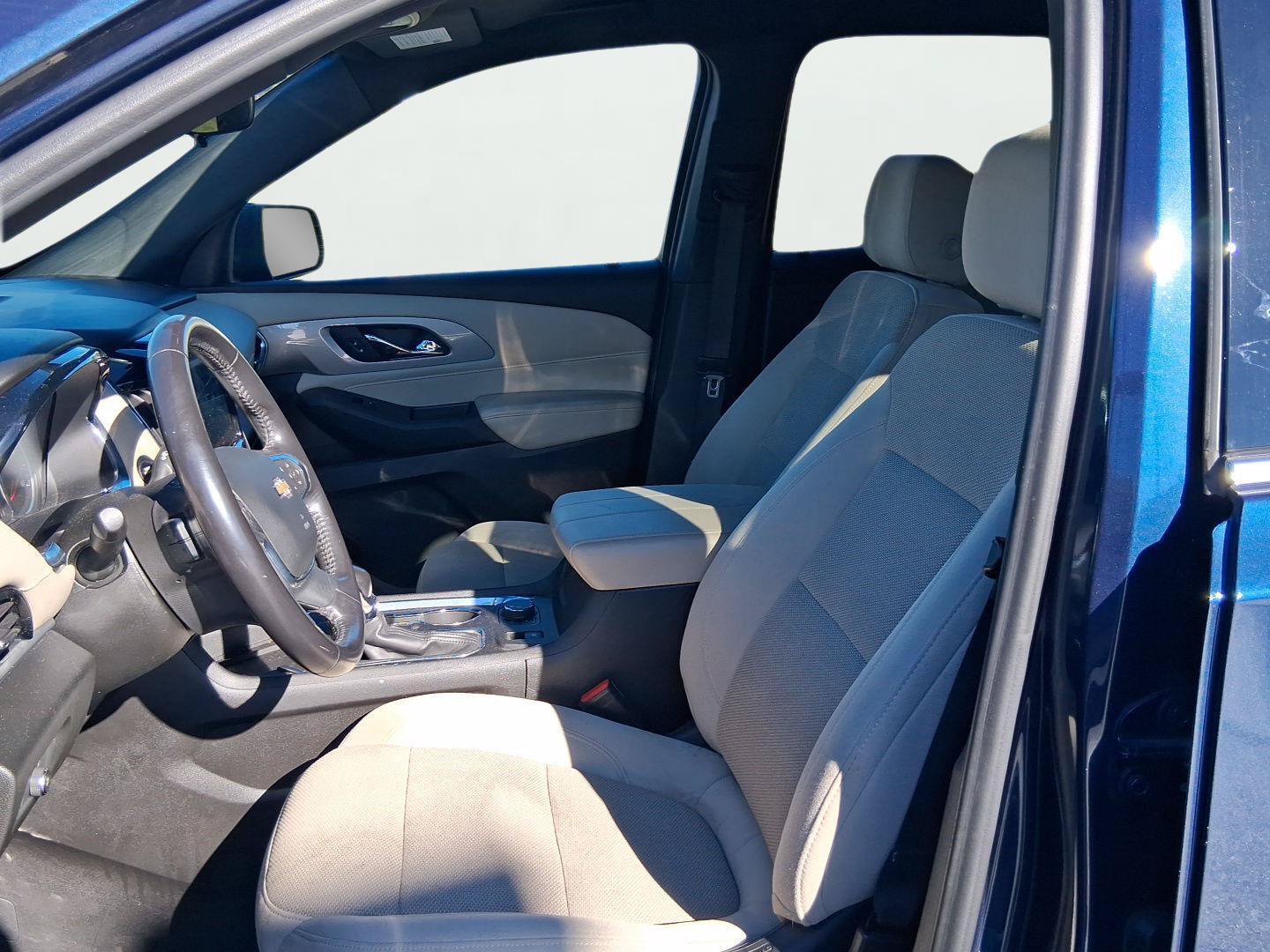 Used 2022 Chevrolet Traverse LT FWD image 14