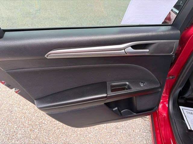 Used 2020 Ford Fusion SE AWD/4WD image 14