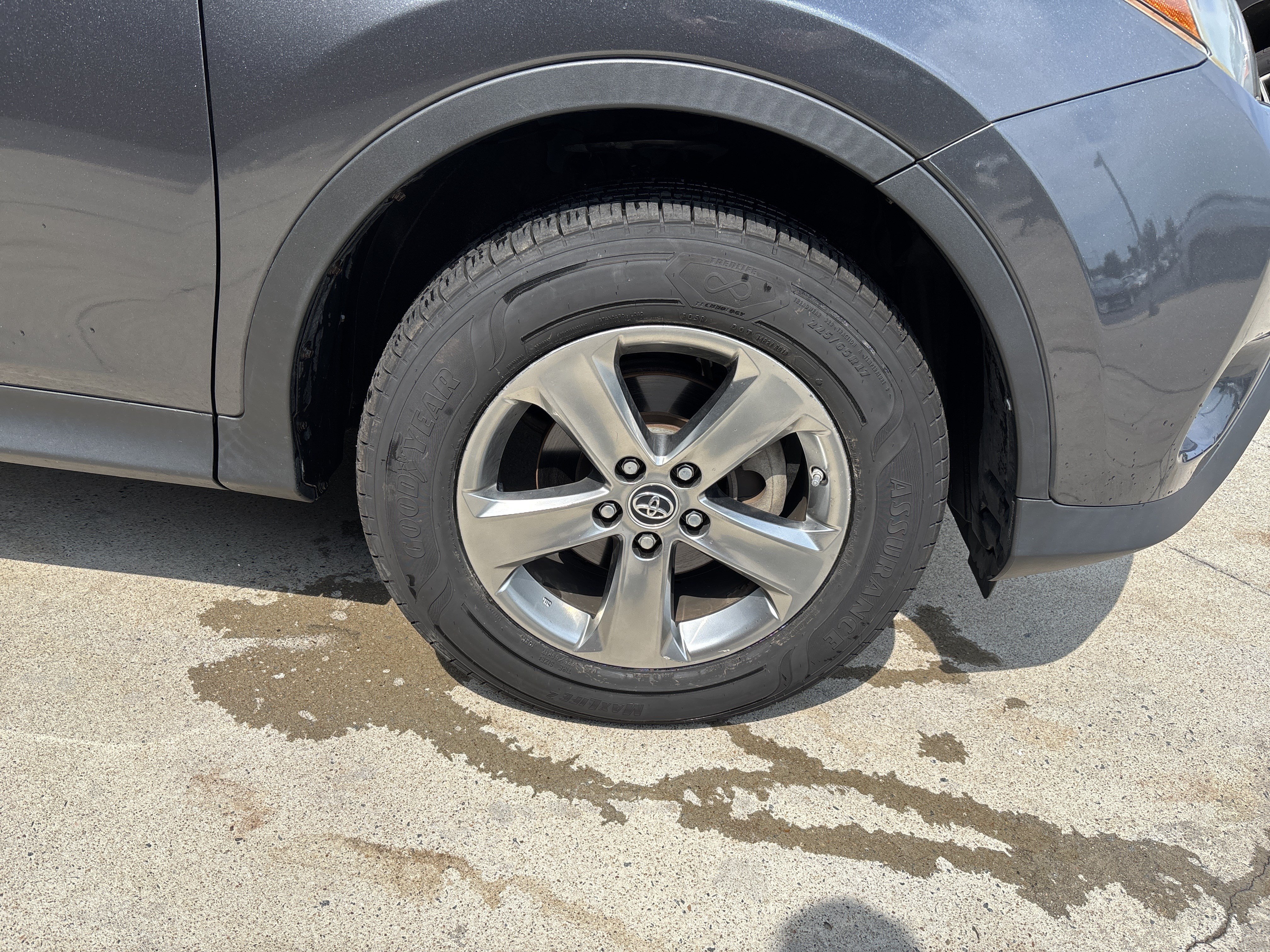 Used 2015 Toyota RAV4 XLE FWD image 35