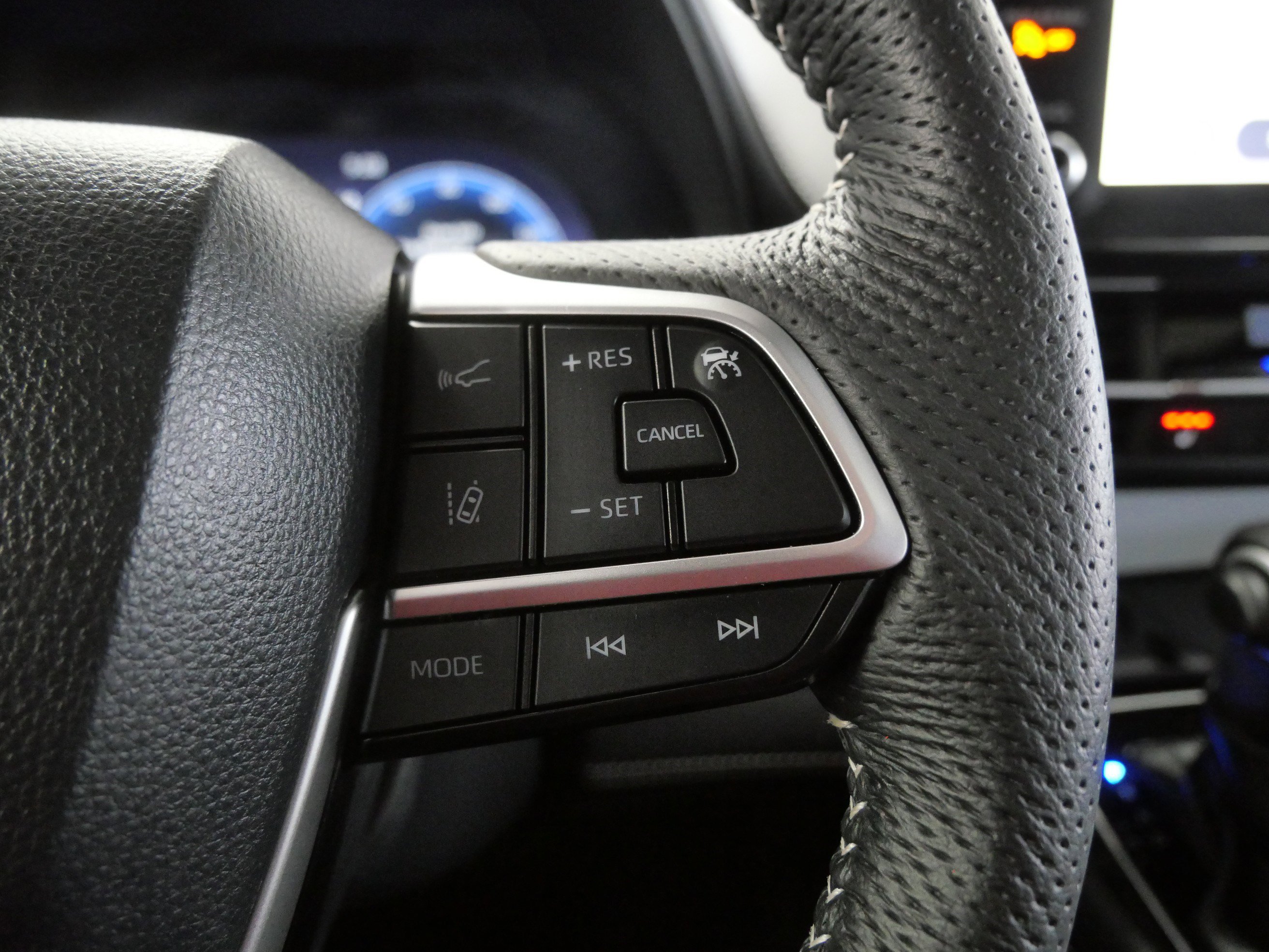 Certified 2025 Toyota Sienna XSE image 27