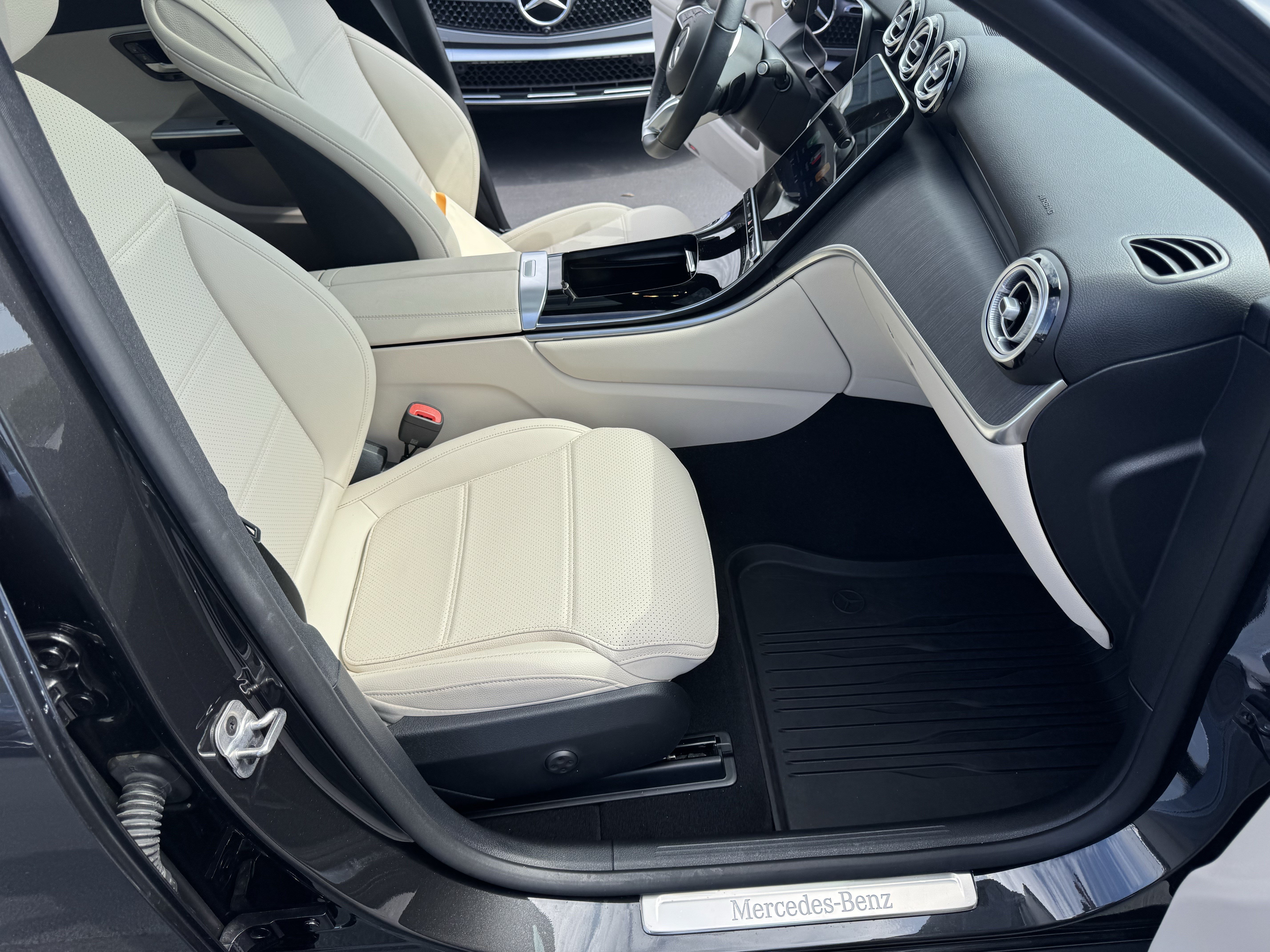 Certified 2026 Mercedes-Benz GLC 300 4MATIC image 35