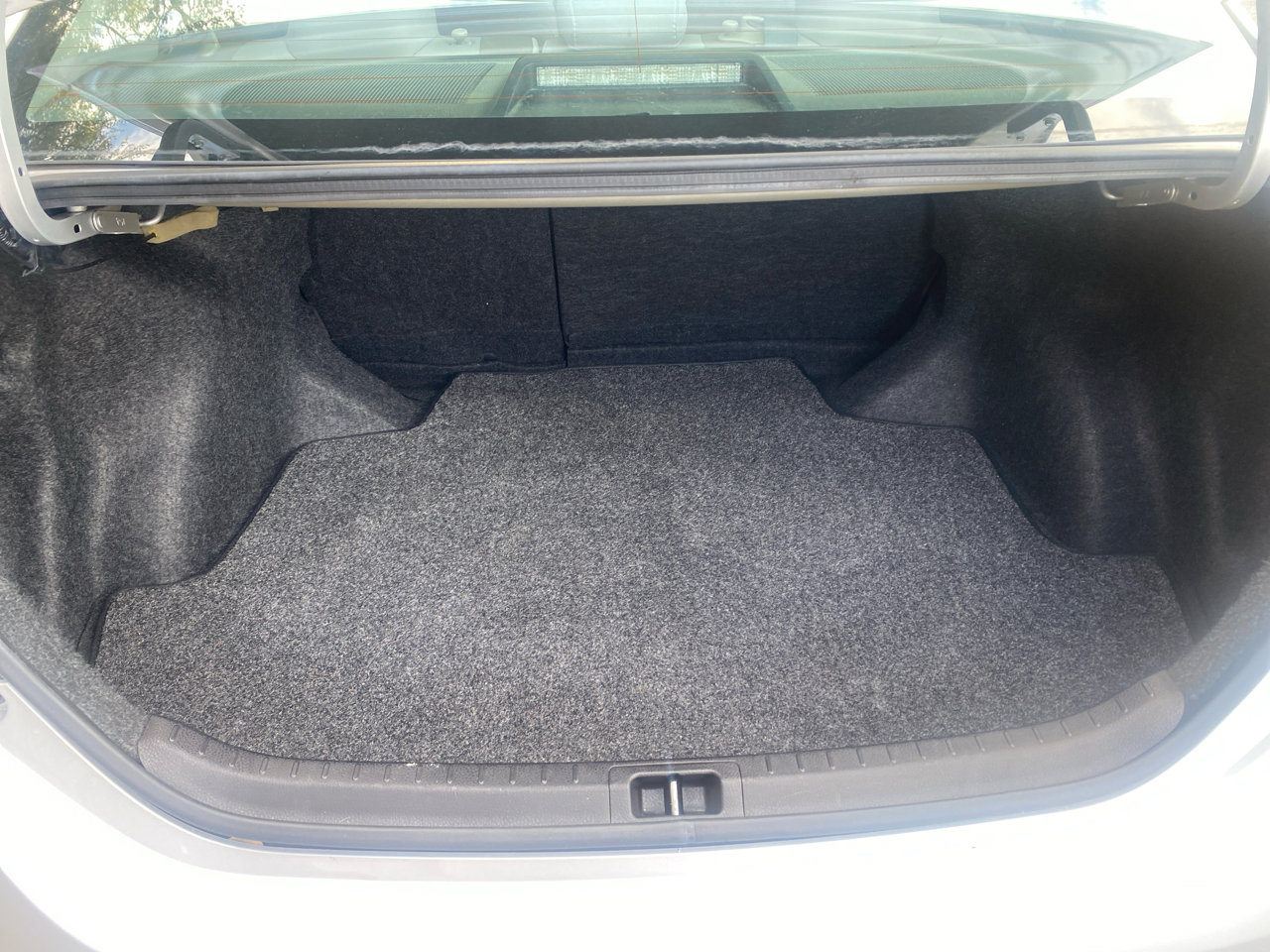 Used 2018 Toyota Corolla LE image 24