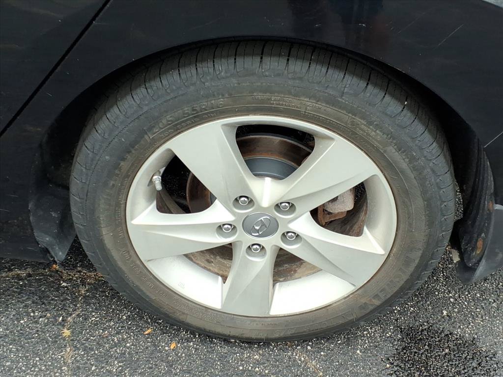 Used 2013 Hyundai Elantra GLS w/ Preferred Pkg FWD image 29