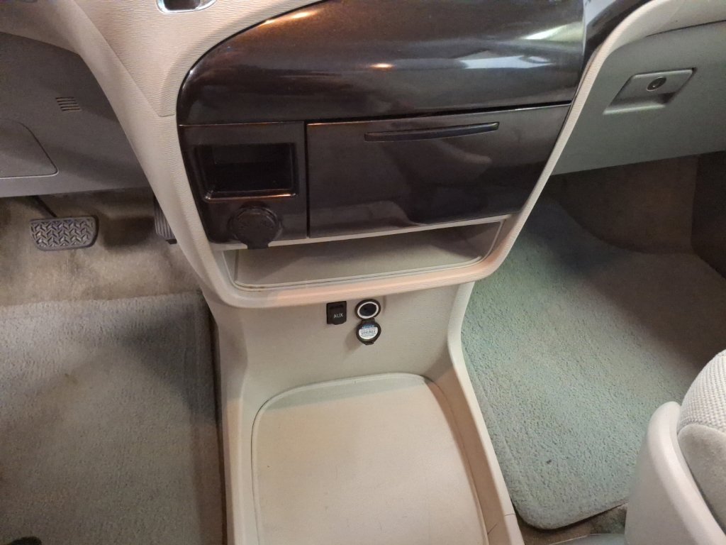 Used 2013 Toyota Sienna L FWD image 21
