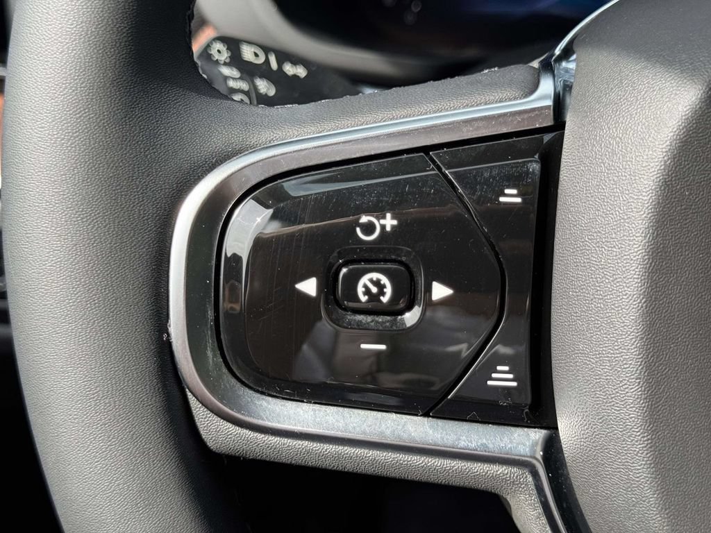 Certified 2024 Volvo XC60 B5 Plus w/ Protection Package Premier AWD/4WD image 19