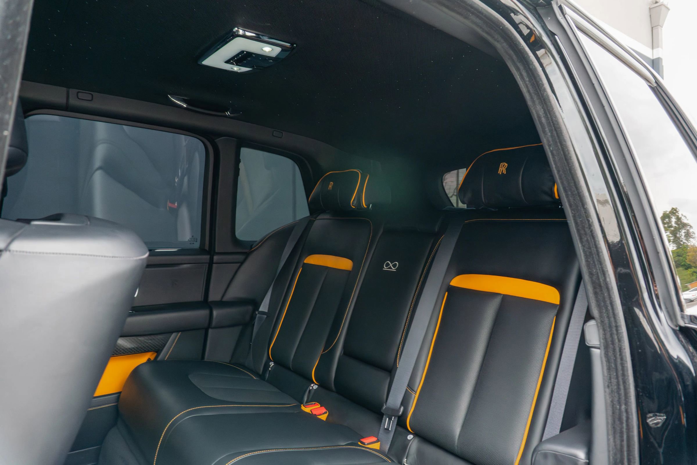 Used 2023 Rolls-Royce Cullinan Black Badge w/ Leather Finishing Pack image 43