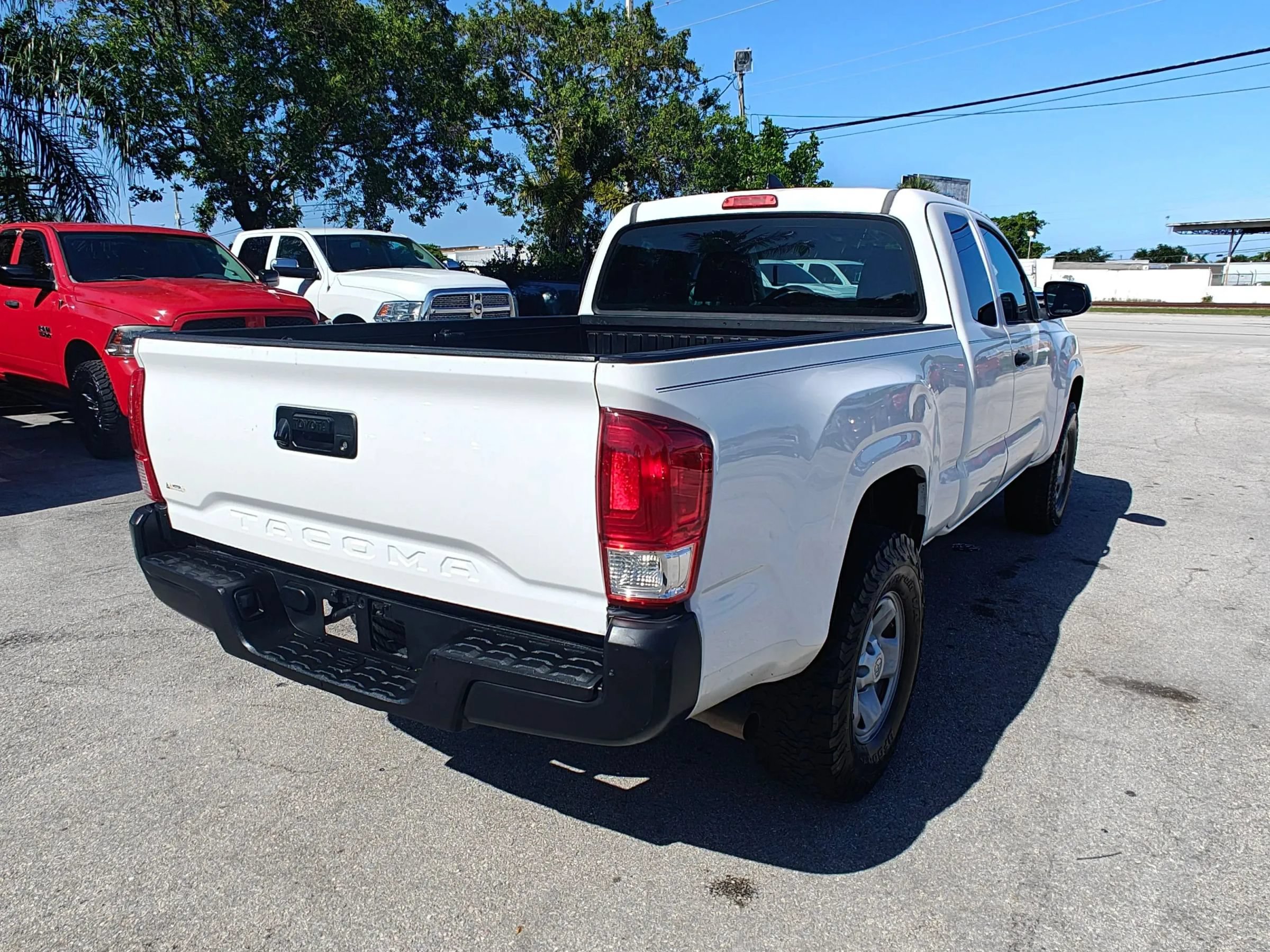Used 2017 Toyota Tacoma SR RWD image 8