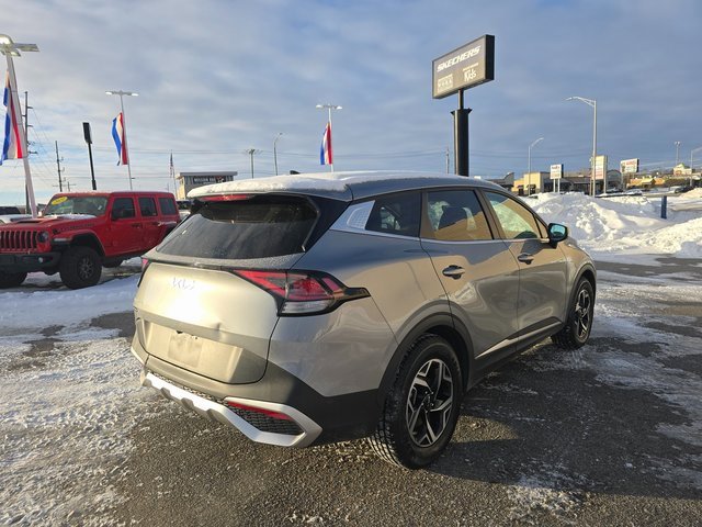 Used 2024 Kia Sportage LX image 5