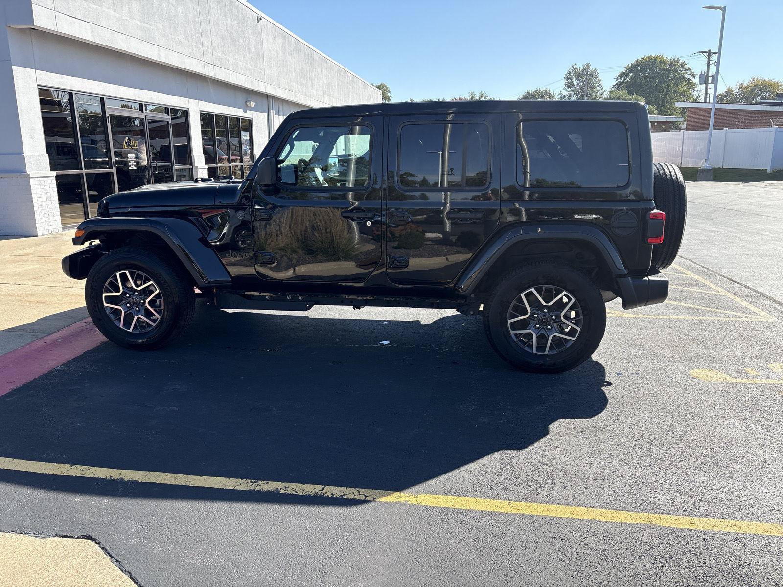 Used 2026 Jeep Wrangler Unlimited Sahara AWD/4WD image 8