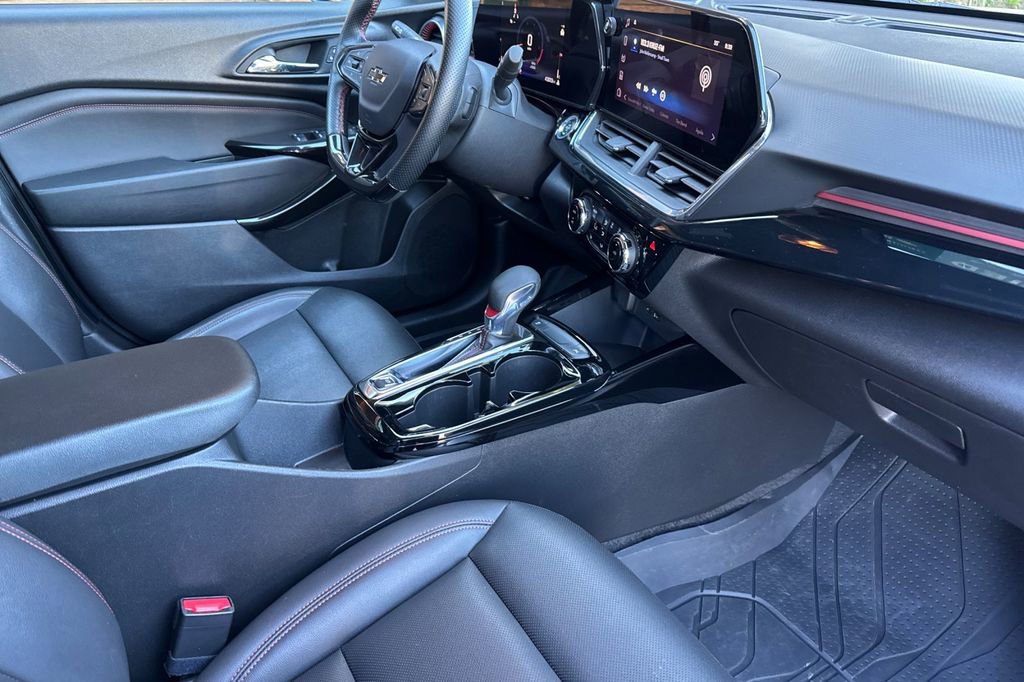 Certified 2024 Chevrolet Trax RS image 18