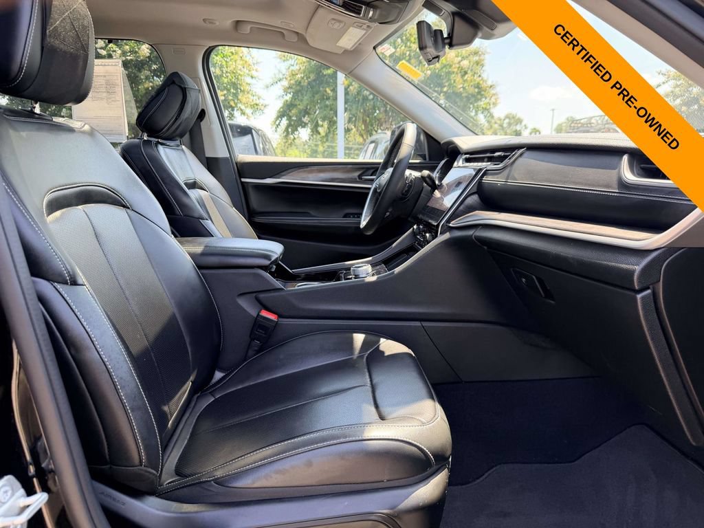 Certified 2023 Jeep Grand Cherokee L Limited w/ Luxury Tech Group II AWD/4WD image 8