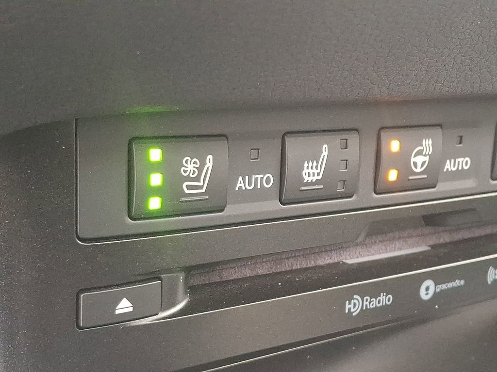 Used 2019 Lexus ES 300h w/ Luxury Package image 26